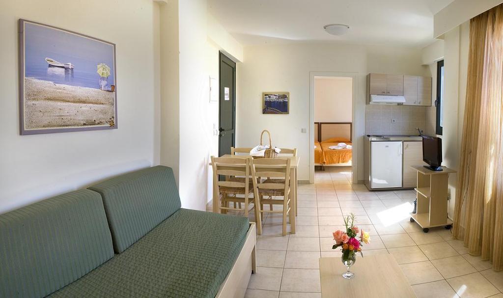 Margarita Beach Hotel Agia Marina  Bilik gambar